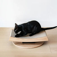 Lit grattoir pour chat en bois courbé moderne et écologique |   Lounge pour chat en carton minimaliste surélevé, design résistant à l'usure
