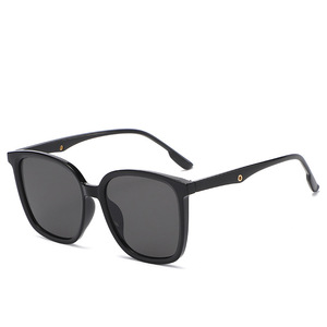 Lunettes de soleil unisexes tendance avec protection UV 100 %, verres PC, type 3, idéales pour la conduite, les tenues mode et les fêtes - Product Image 4