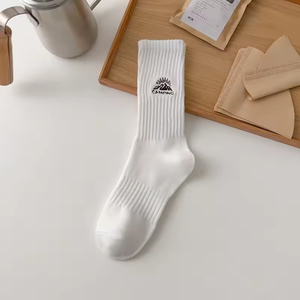 Chaussettes en coton avec logo brodé en usine, chaussettes brodées personnalisables, haute qualité, vente en gros - Product Image 4