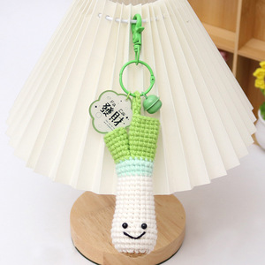 Colgante de cebollino y ajo hecho a mano con ganchillo, llavero tejido, adorno para bolso, adorno de lana. - Product Image 1