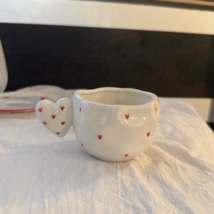 In stile coreano dipinto a mano irregolare <span class=keywords><strong>tazza</strong></span> da caffè in ceramica a forma <span class=keywords><strong>di</strong></span> <span class=keywords><strong>cuore</strong></span> manico Latte <span class=keywords><strong>tazza</strong></span> strumento per Cupcake colazione <span class=keywords><strong>di</strong></span> alto valore - Product Image 1