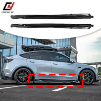 Jupes latérales de haute qualité style Yofer pour Tesla Model Y Juniper 2025+ – Panneaux ABS noir brillant effet carbone – Pièce de kit carrosserie améliorée