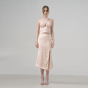 Robe de soirée ODM pour femmes silhouette droite longueur de thé taille tombante robes de soirée design fendues de qualité supérieure à licou beige du Vietnam - Product Image 1