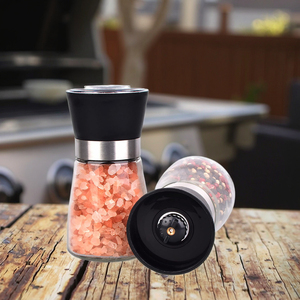 Vente en gros de flacons en plastique carrés de 100 ml, flacons vides pour sel et poivre avec outil d'assaisonnement aux épices - Product Image 5
