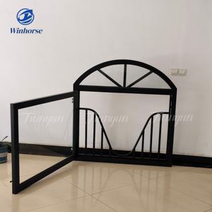 Janela de Estábulo para Cavalos com Design em V de Vidro Temperado de Alta Resistência, Acessórios para Equipamentos de Estábulo, da Fábrica da China - Product Image 4
