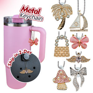 Trend ürünleri <span class=keywords><strong>2025</strong></span> yeni gelenler lüks Drinkware aksesuarları gümüş boncuk taş Bling fincan için özel Metal anahtarlıklar - Product Image 1
