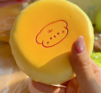 Jouets alimentaires moelleux Zoey Cheese Cake en mousse PU à remontée lente pour le soulagement du stress, nouveauté à presser, vente en gros
