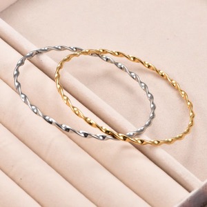 Bracelet jonc torsadé en acier inoxydable plaqué or, grand cercle, fin, uni, simple, géométrique, pour la fabrication de bijoux - Product Image 5