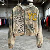 Sweat à capuche zippé sur mesure pour homme en molleton bouclette, coupe oversize, avec imprimé graphique léopard camouflage, délavé à l'acide, effet vieilli et brodé