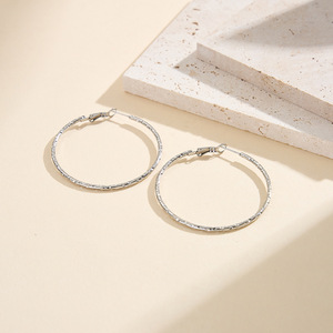 Modernos Pendientes de Aro Minimalistas de Acero Inoxidable Chapado en Oro de 18K con Forma de Bambú de 50mm para Mujer, Regalo de Joyería - Product Image 5