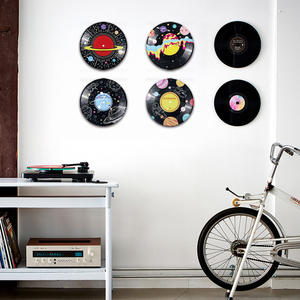 Ensemble de décoration murale en vinyle sur le thème des planètes spatiales vintage, art mural rétro pour chambre à coucher, bar, studio - Product Image 1