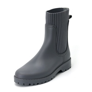 YL153 alta calidad precio barato negro media pantorrilla peso ligero resistente al agua <span class=keywords><strong>Botas</strong></span> <span class=keywords><strong>de</strong></span> lluvia <span class=keywords><strong>de</strong></span> las mujeres - Product Image 1