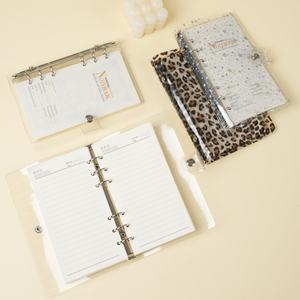 2025 New arrivals <span class=keywords><strong>A5</strong></span> dễ thương xoắn ốc văn phòng phẩm da máy tính xách tay trường bán buôn với Hộp và bút máy tính xách tay Bộ Quà Tặng - Product Image 1