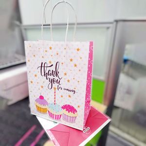 Sacs en papier kraft blanc et noir personnalisés avec votre propre logo, pour l'emballage de cadeaux, d'aliments et de produits d'épicerie, en gros - Product Image 4