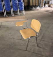 Chaise d'étudiant en plastique au design moderne pour l'entraînement au stade, en salle de classe, pour le collège, populaire en gros pour l'école