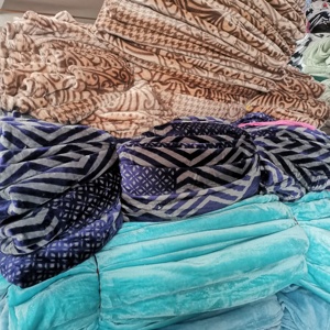 Chăn Flannel Hàng Cao Cấp Giá Rẻ Xả Kho Có Màu Trơn & In Hoa - Product Image 6