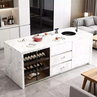 Îlot de cuisine de luxe blanc avec rangement pour vin, plaque de cuisson à induction intégrée, bar de cuisine moderne multifonctionnel en acier inoxydable