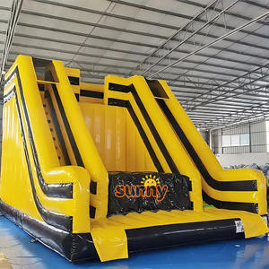 Château gonflable en PVC avec toboggan et mur d'escalade pour enfants, location incluant souffleur et kit de réparation - Product Image 4