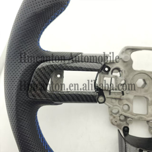 Volant de direction unique en cuir perforé avec bande bleue en fibre de carbone pour Ford Mustang - Product Image 3