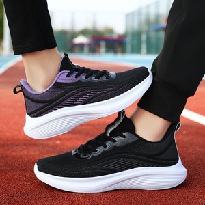 Chaussures de sport de style nouveau pour hommes et femmes, légères, à semelle souple, pour la course et la marche. - Product Image 3