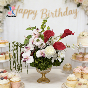 Arrangement floral en soie artificielle cascade, rouge, blanc et vert, réaliste et sophistiqué, style vintage de luxe léger, décoration de banquet - Product Image 1