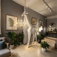 Grande sculpture artistique de girafe, ornement animalier, lampe sur pied design pour hôtel, salle d'exposition, hall, centre commercial ou bureau de vente