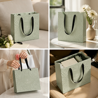 Sac d'emballage cadeau de luxe haut de gamme en papier kraft gaufré marron recyclable pour gâteaux, impression numérique, vernis sélectif UV