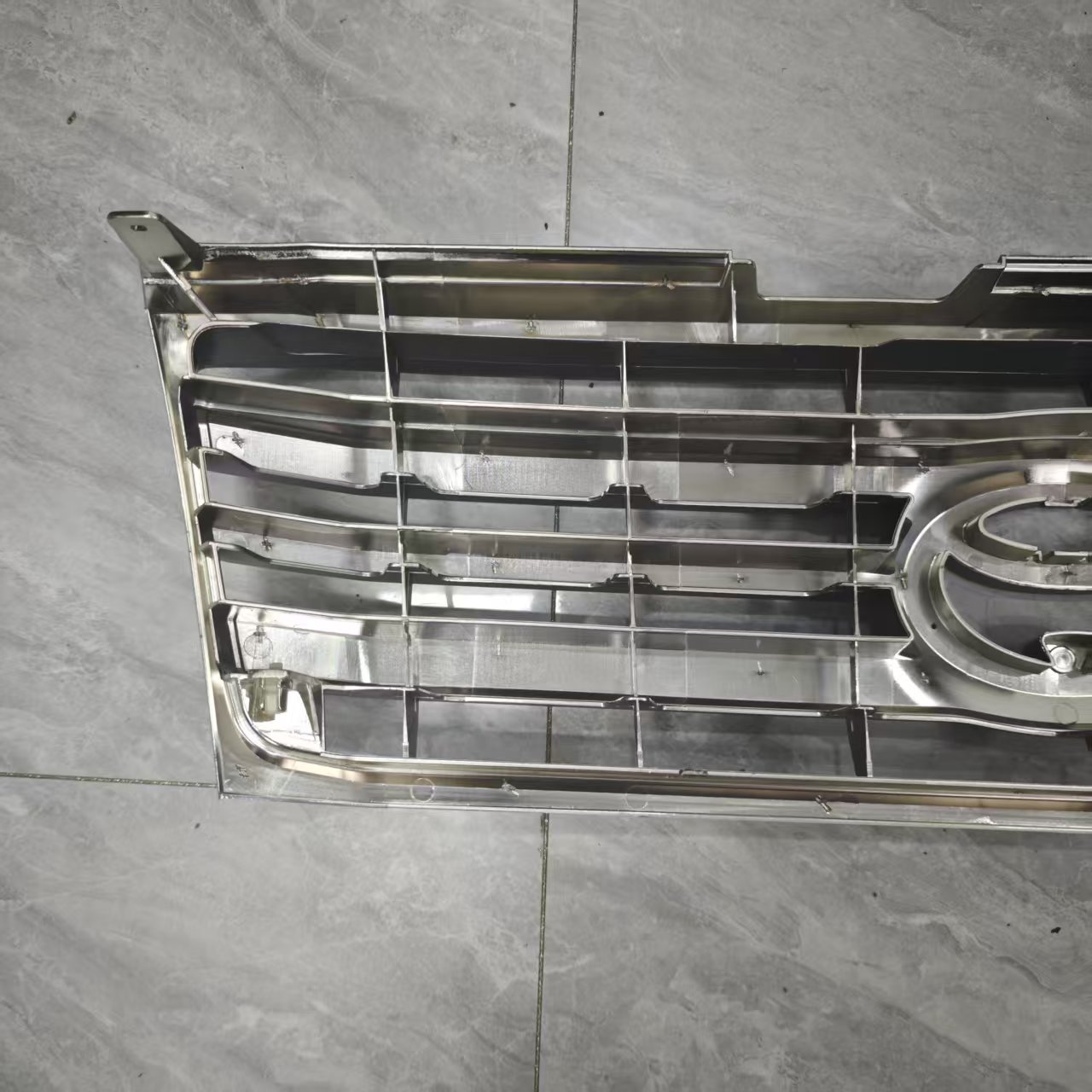 Suitable for Toyota  Land Cruiser Lc1004500 4700  Golden Front Grille  5310160370 Auto Parts Image 4