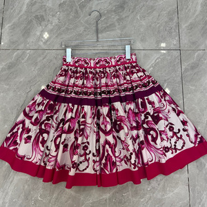 Blusa Elegante con Estampado Floral de Diseño Contemporáneo para Mujer, con Cinturón, Aspecto Premium - Product Image 2