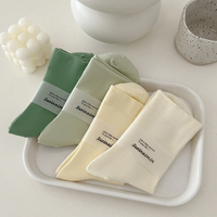 Chaussettes en coton doux de couleur unie, simples, pour femmes, en gros, prêtes à être expédiées, toutes saisons, chaussettes décontractées vertes polyvalentes et douces