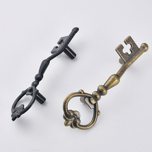 Poignées de tiroir de style antique en forme de clé, en alliage de zinc, espacement de 58 mm, design traditionnel pour armoire ou boîte à bijoux - Product Image 3
