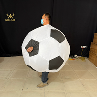 Costume de mascotte gonflable en forme de ballon de football pour défilés de stades, festivals de supporters, et présentations commerciales sportives