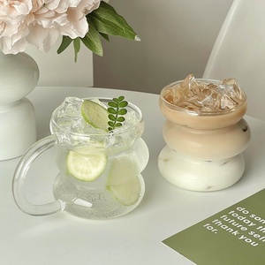 Tasse <span class=keywords><strong>en</strong></span> <span class=keywords><strong>verre</strong></span> empilable créative <span class=keywords><strong>en</strong></span> borosilicate avec poignée, motif <span class=keywords><strong>gourde</strong></span>, transparente, à couches ondulées, pour café glacé et <span class=keywords><strong>thé</strong></span> au lait - Product Image 4