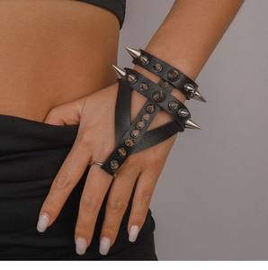 <span class=keywords><strong>Rock</strong></span> alternativo Punk all'ingrosso genuino personalizzato da uomo in pelle nera polsino protezione bracciale ampio bracciale bracciale - Product Image 2