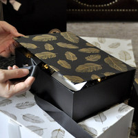 Boîtes cadeaux de luxe personnalisées en carton en forme de livre pour bijoux, montres, lunettes, avec impression UV, ruban, couvercle à rabat et nœud, emballage pliable