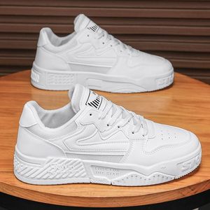 รองเท้าผู้ชาย - รองเท้ากีฬาและลำลองแบบกันน้ำ พื้นหนา กันลื่น สำหรับฤดูใบไม้ผลิ รองเท้าแฟชั่นผู้ชายแบบพื้นหนา - Product Image 3