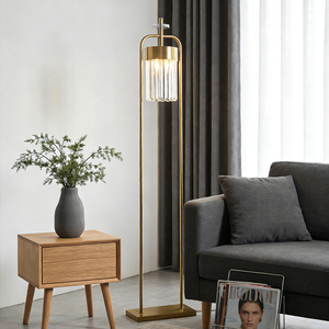 Lámpara de pie moderna con marco de latón y pantalla cilíndrica de cristal blanco, iluminación minimalista para decoración de habitaciones de hotel. - Product Image 1