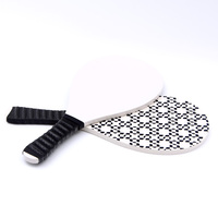 Jeu de battes de raquette de tennis de plage en bois pour enfants avec logo personnalisé imprimé balle de pagaie de sport en PVC PP avec motif en bois