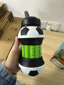 Botella de Agua Plegable y Portátil de Silicona con Diseño de Balón de Fútbol, 550 ml, Resistente al Calor, para Uso en Exteriores - Product Image 6
