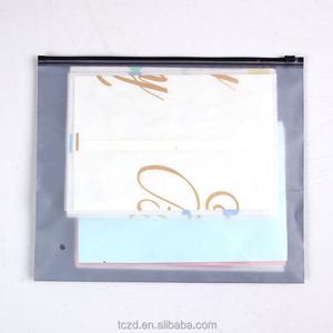 Sacs en plastique givré à fermeture éclair personnalisés avec logo pour vêtements, emballage de t-shirts, sacs de shopping - Product Image 1