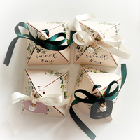 Recycelte Materialien Dreieckige Pyramidenform Geschenkbox Glänzende Laminierung Babyparty Papierboxen für Hochzeitsgeschenke Lebensmittelverpackung
