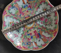Assiette décorative en céramique de style chinois peinte à la main de 9 pouces, motif rose, ronde, sur pied haut, pour la présentation de mariage