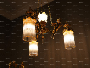 Lámpara Colgante Decorativa de Lujo para Comedor, con Escultura de Tres Ángeles en Latón Chapado en Oro de 24K, con Flecos de Vidrio y Cerámica - Product Image 5