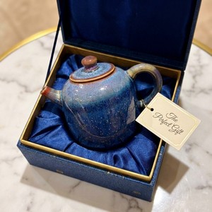 Théière artisanale en porcelaine Jun dans un coffret cadeau - Patrimoine culturel immatériel chinois pour offrir en cadeau de prestige et pour la cérémonie du thé - Product Image 5