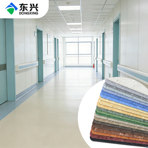 Rollo de Suelo Vinílico de PVC Comercial - Diseño Moderno Antideslizante con Instalación Adhesiva para Hospitales y Escuelas - Product Image 1