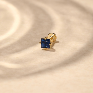 Piercing Minimalista de Cartílago de Plata de Ley S925 con Zirconia Cuadrada Azul Geométrica de Base Plana - Product Image 2