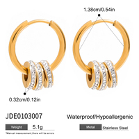 Vente en gros de boucles d'oreilles créoles en acier inoxydable plaqué or PVD 18 carats avec strass boucles d'oreilles Huggie classiques en or hypoallergénique