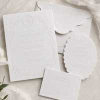 Suite d'invitations de mariage personnalisées de luxe en typographie à l'encre vive, gaufrées à sec, motif floral, en papier coton, découpées avec doublure d'enveloppe et carte RSVP