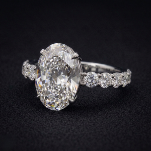 Anillo de platino con diamantes de diseñador para mujer, accesorio de joyería fina de alta gama para compromiso, boda y celebración - Product Image 3