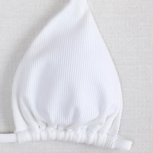 Bikini estivo da spiaggia da donna a vita alta con Design Sexy Modulare pendente con sezione collo tinta unita traspirante a triangolo con stampa sul baule da nuoto - Product Image 5